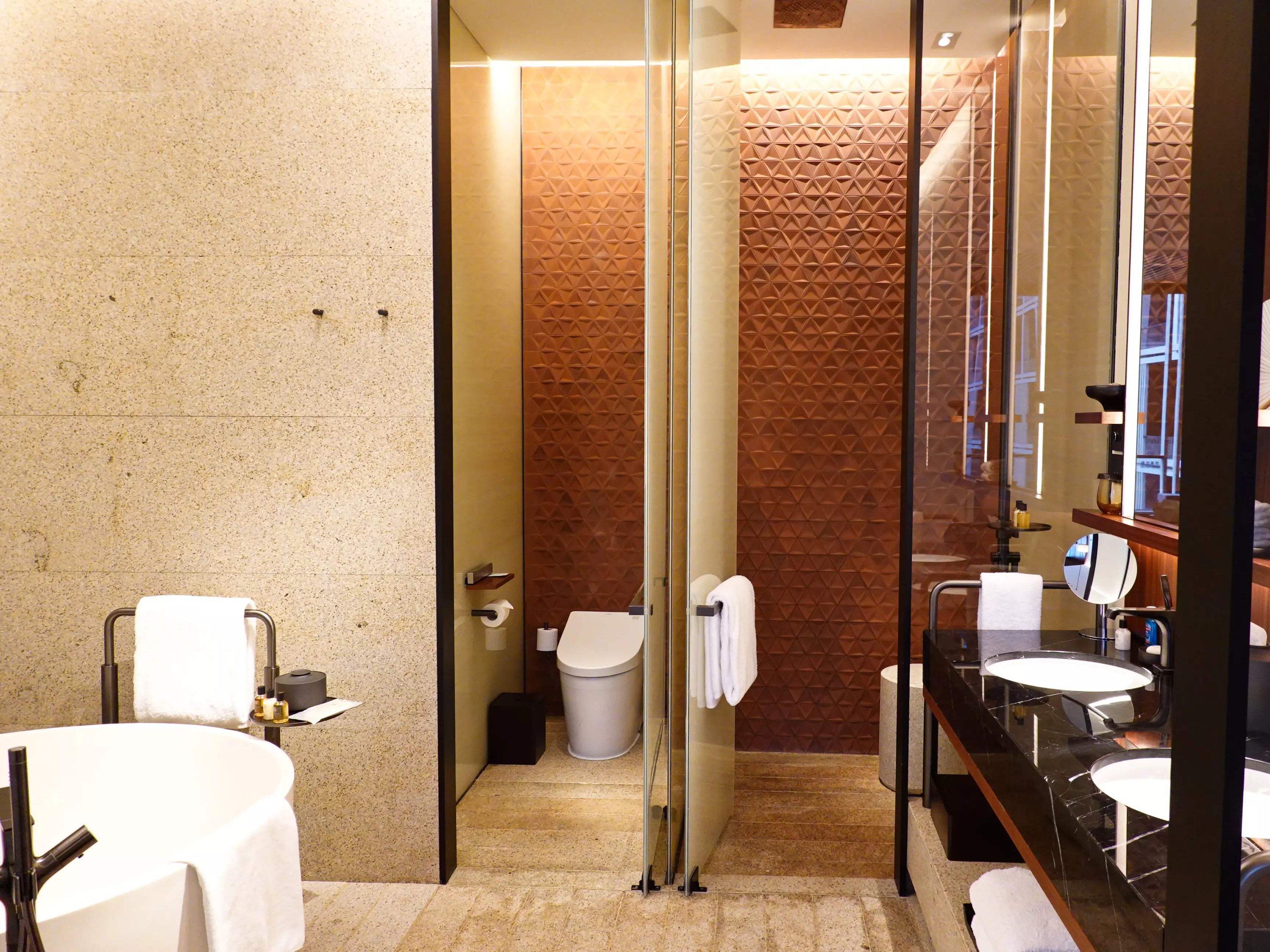 80%的浴室移門下垂或下沉，都可以通過更換移門滑輪來解決