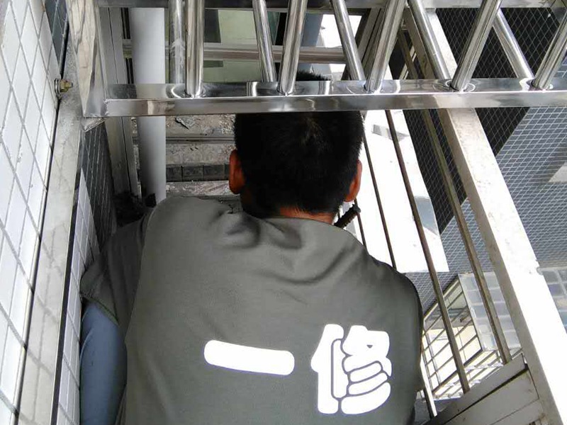 維修卷簾門,卷簾門維修一般怎么維修，自己不會(huì)怎么辦