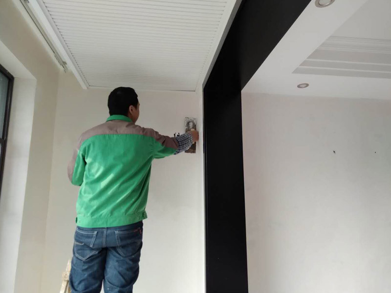 墻面拆墻紙刮膩?zhàn)? /><img src=