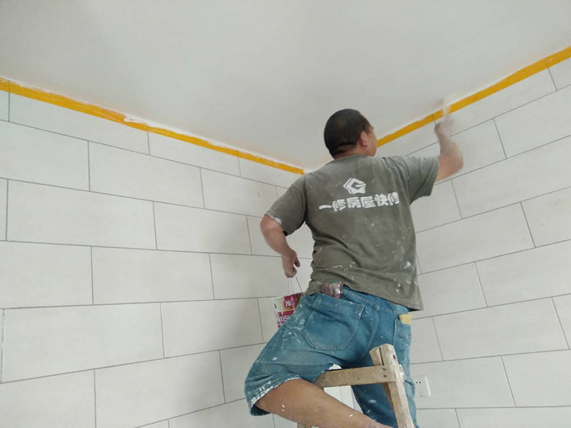 廁所墻面打砂，滾漆