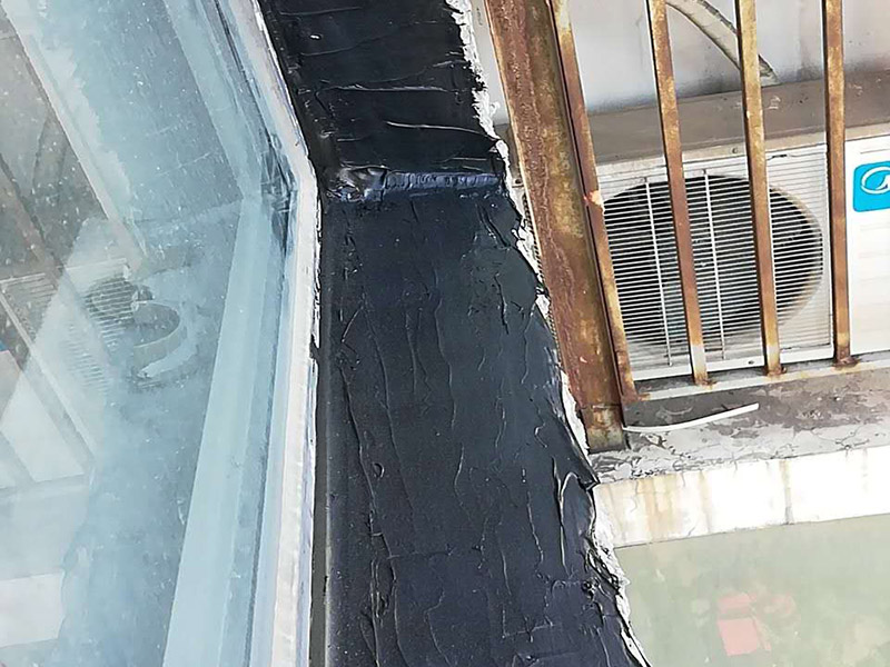 臥室局部改造：老房子裝修是工首步驟，也是最重要的步驟，就是拆改,拆除一些不必要的墻體，改造房屋結(jié)構(gòu)和水電；刮膩?zhàn)?，第一遍刮石膏，硬度好，附著力好干了不容易開(kāi)裂收縮，填充力好，能堵住墻體上小 眼眼，干了后就不能再出現(xiàn)小眼眼了；第二遍刮的重點(diǎn)就是找平，第三遍進(jìn)行修補(bǔ)。