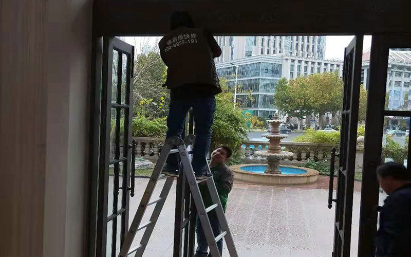 武漢玻璃門(mén)維修,武漢玻璃門(mén)維修的注意事項(xiàng)