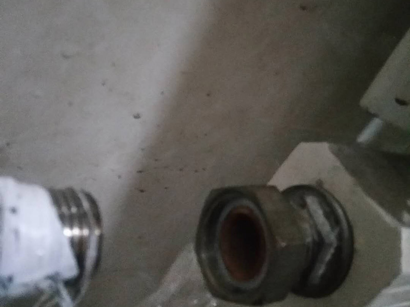 暖氣循環(huán)泵安裝:1、家用暖氣循環(huán)泵安裝前應(yīng)檢查循環(huán)泵進(jìn)出水口是否有異物堵塞； 　　2、家用暖氣循環(huán)泵裝入系統(tǒng)前應(yīng)將系統(tǒng)管道內(nèi)的雜物沖洗干凈，以免循環(huán)泵運(yùn)轉(zhuǎn)時(shí)雜物纏繞葉輪造成堵轉(zhuǎn)； 　　3、家用暖氣循環(huán)泵安裝時(shí)應(yīng)用力輕柔，請勿大力，以免損壞泵體； 　　4、家用暖氣循環(huán)泵的進(jìn)、出口都要設(shè)有由任(活接頭)，以便裝拆。 　　5、家用暖氣循環(huán)泵安全接線，連線要采用帶地線的三股線的插頭， 地線端與電機(jī)外殼聯(lián)接，以保證安全。 　　6、家用暖氣循環(huán)泵噪聲低，檢查是否轉(zhuǎn)動時(shí)，需用螺絲刀頂住耳朵細(xì)聽。 　　7、部分家用暖氣循環(huán)泵泵內(nèi)潛水轉(zhuǎn)動部分利用水潤滑，因此，請勿長時(shí)間無水運(yùn)行。