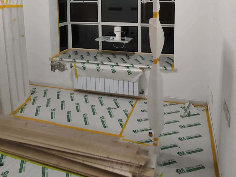 全屋翻新成品保護(hù)：成品保護(hù)的一般方法主要有：&ldquo;蓋、遮、圍、堵、包、綁&rdquo;。對于不同類型的物品，保護(hù)的方法是完全不同的。地面工程覆蓋保護(hù)，這類就是蓋。采取搭棚等措施對成品進(jìn)行遮護(hù)，就是遮。將有關(guān)排水、電氣等管道事先進(jìn)行封堵，防止雜物、泥土等堵塞孔道就是堵；對成品進(jìn)行有關(guān)包裹工作，如采用泡沫板、布條、設(shè)備包裝箱等就是包。