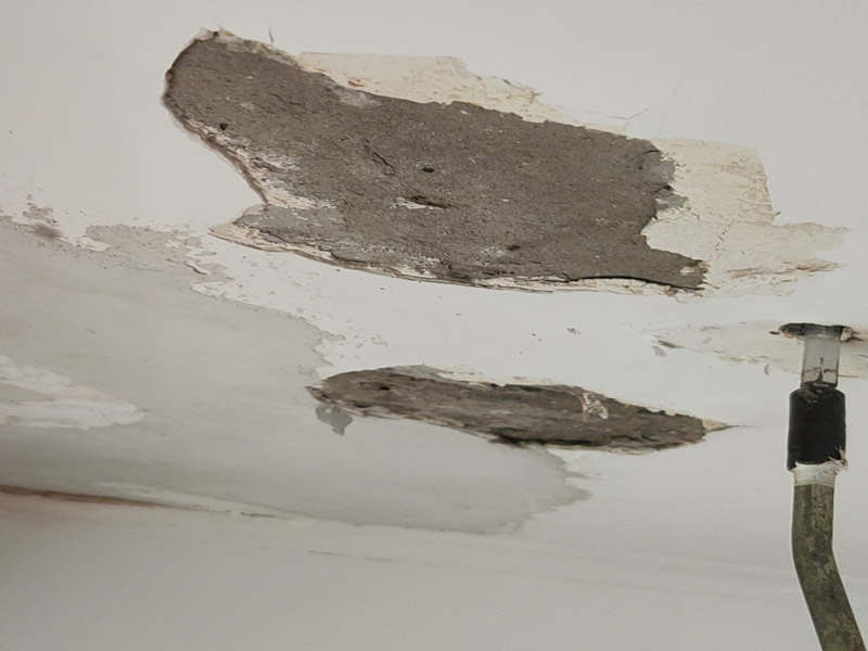 頂面墻面反水固化：1、表面處理：剛施工好的地面不要立馬涂地坪漆，地面灰塵、污漬要清理干凈；2、噴涂環(huán)氧封閉底涂料：如果地坪標間有間隙，較為粗糙，要對地坪表面處理干凈再進行涂抹；3、地坪漆配置：在地坪漆加入稀釋劑，使它滲透到地面內(nèi)層、增加防透性。