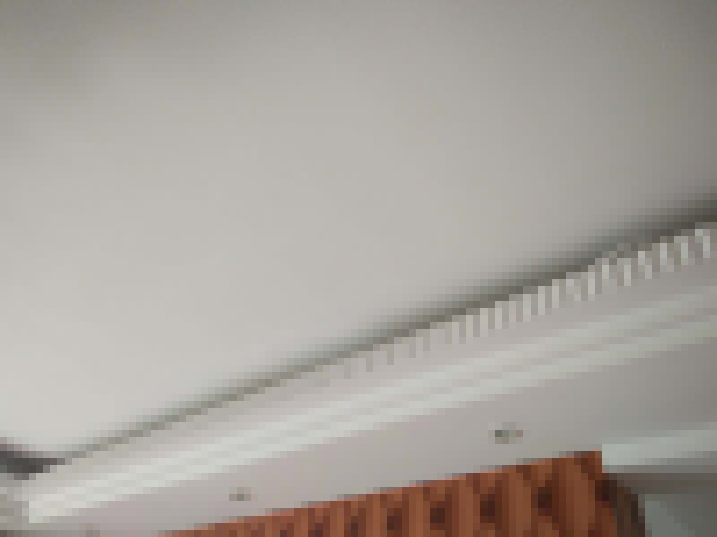 頂面空鼓維修：1、對空鼓區(qū)域進(jìn)行基本的處理，然后采用隔離劑對空鼓區(qū)域進(jìn)行基本的處理，清理干凈殘留物品，然后抹上一層膠膜。 2、進(jìn)行維修的時候一定要保持空鼓區(qū)域的濕潤性，提前一天進(jìn)行處理，然后在開始之前要進(jìn)行灑水處理。 3、為了保險起見，我們需要進(jìn)行封層抹灰的清理方面，第一次抹灰的時候，一定要抹實，以薄為主要，帶底灰完成之后，等一會就可以進(jìn)行二次抹灰了，第二次抹灰以厚度為主要，同時要注意平整性處理，處理完之后等待七八成晾干的情況下，就可以進(jìn)行最后一步工作了，進(jìn)行最后的抹灰處理，一般整體厚度不超過15mm就行了。