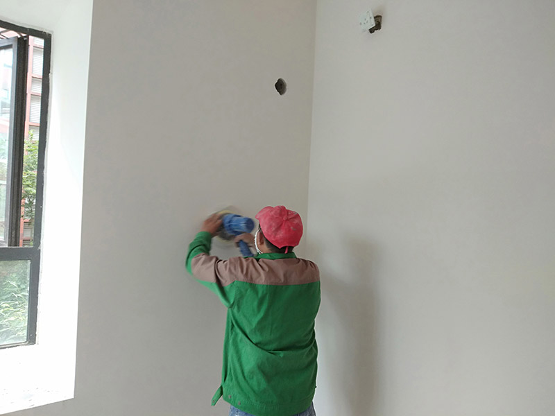 墻面破損太難看如何修補(bǔ)墻面？墻面修補(bǔ)有學(xué)問(wèn)，一起來(lái)看看