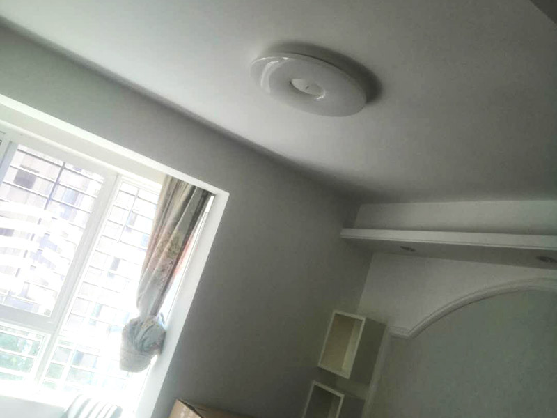 浴室柜及燈具安裝：安裝前，檢查零配件是否齊全。安裝三角閥，確保冷熱進(jìn)水管保持齊平。測量距離，安裝下水管。涂抹膠水要均勻，確保管與管間連接緊密。安裝柜角，看所有角是否在同一水平。裝好后可做適當(dāng)?shù)恼{(diào)整。將浴室柜靠墻放好?？催M(jìn)出水管位置是否得當(dāng)，不合適時需做一定改動。安裝臺盆的龍頭。龍頭最好與浴室柜配套購買，這樣出水角度較為適合。用螺母固定臺盆龍頭。固定時一只手要扶好龍頭，以免裝好后位置偏離。將裝好龍頭的臺盆放在浴室柜上，調(diào)整位置到最佳為止。連接臺盆的進(jìn)出水管及下水，長度適當(dāng)，位置合理。裝好柜體的把手，并進(jìn)行適