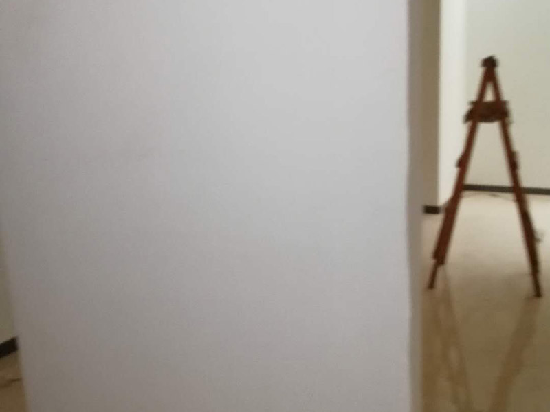 砌磚封門洞維修：裝修中封門洞就是在門上方有一個長方形的窗口，把那個封起來就是封門洞　　 老式房屋的門上方都帶氣窗，門洞總高度都在2.4-2.5m，而現(xiàn)在裝修門洞高度只留到2.1m左右，還有近40cm的高度的空洞需要封堵，這就叫門洞封堵。　　 裝修封門洞的方法一般都用石膏板，但能代替石膏板的材料也有很多。還有用紅磚砌