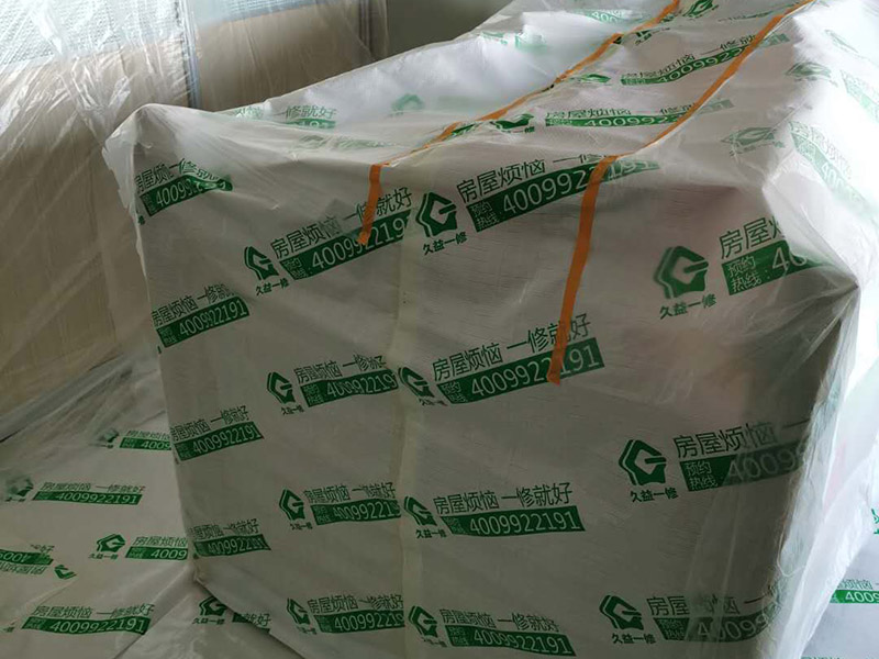 全屋家具成品保護(hù):滿(mǎn)鋪成品瓦楞紙板，再用干凈彩條布滿(mǎn)鋪在普通石膏板上，在彩條布交接處及轉(zhuǎn)角處用膠帶固定，也可選用木芯板或三夾板。材料選用視上人、車(chē)情況而定。 用原門(mén)框保護(hù)膜，或者多層板或密度板，報(bào)紙，美紋紙保護(hù)。