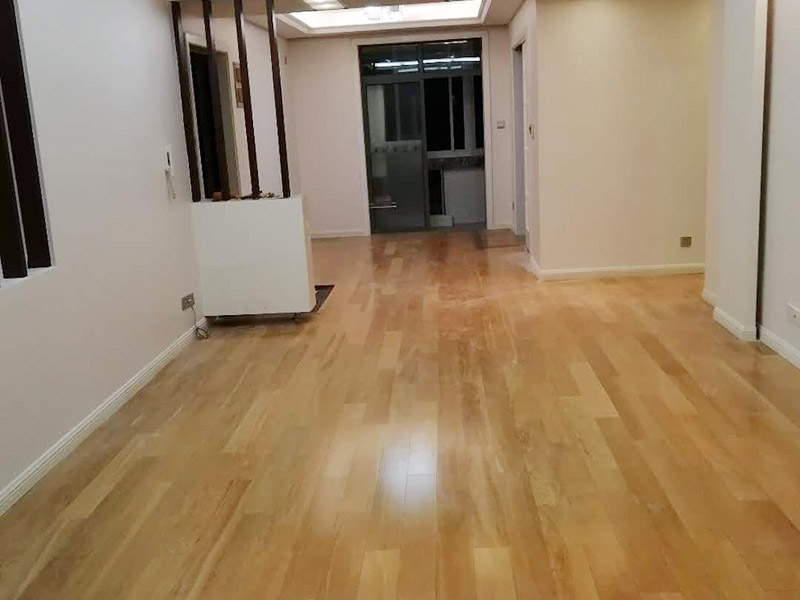 【成都地板劃痕修復(fù)】木地板不小心被劃了，用地板補(bǔ)漆筆可以修