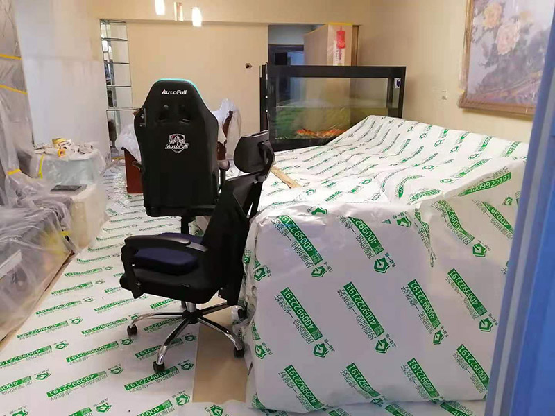 用了二十幾年的木桌子要翻新，用哪種家具維修噴漆方法可以搞定