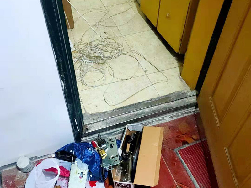 家具木門被踢壞了，若要自己動(dòng)手進(jìn)行家具木門維修要用到哪些工具