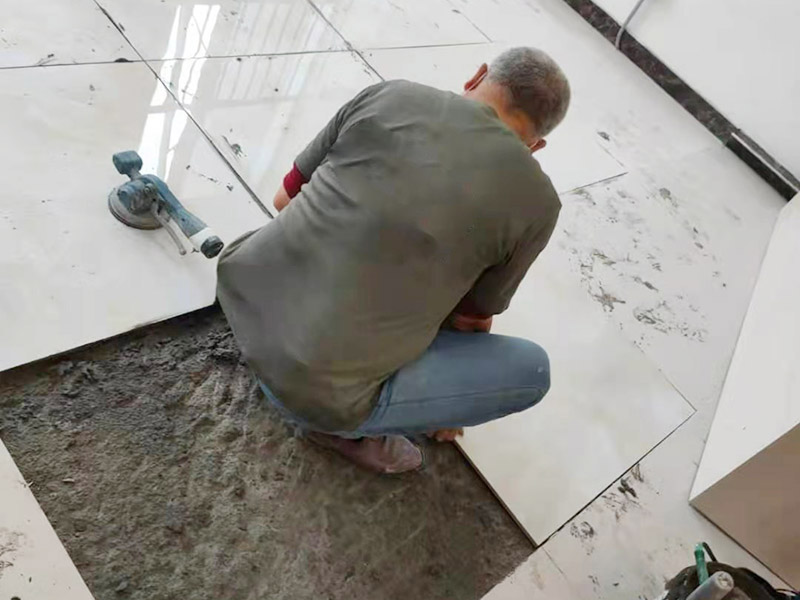 ?？跇欠抠N磚具體應(yīng)該如何操作