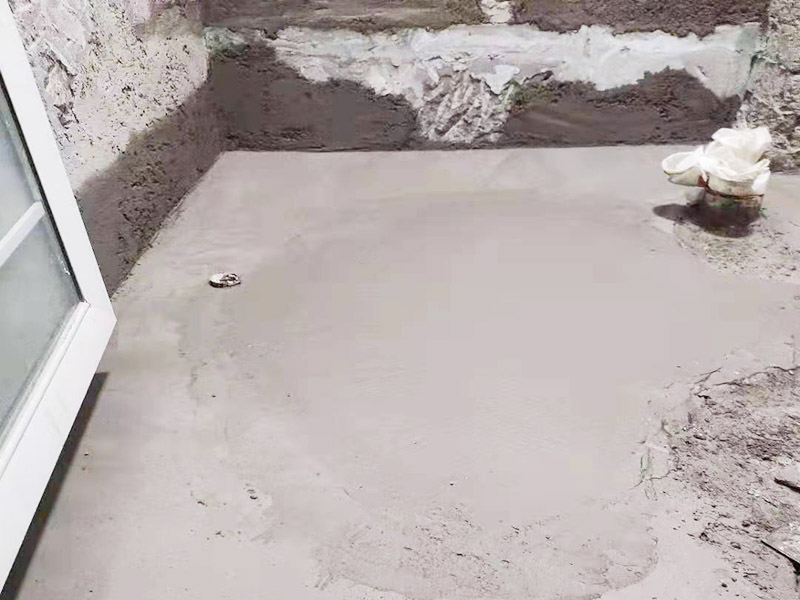 二手房局部改造：主體拆改是最先上的一個(gè)項(xiàng)目，主要包括拆墻、砌墻、鏟墻皮、拆暖氣、換塑鋼窗等等。拆改完的垃圾，要及時(shí)清理出去，保證室內(nèi)的清潔，也是為了方便施工。二手房裝修流程中此時(shí)應(yīng)該把成品門(mén)定下來(lái)了，這時(shí)最好把櫥柜、煙機(jī)、灶具、熱水器逛透，并可以確定下來(lái)。水電改造前，櫥柜設(shè)計(jì)師應(yīng)上門(mén)進(jìn)行第一次測(cè)量，幫你確定好電源、水路的改造方案。 一般都是經(jīng)過(guò)找平、打磨、滾刷的流程，效果好不好，絕對(duì)依靠你家油工的手藝。通過(guò)不少的二手房裝修日記提醒大家，如果墻壁要刷顏色，調(diào)色一定要注意，調(diào)出的顏色要比色卡淺，千萬(wàn)不能同于色卡或比它深，否則你會(huì)后悔不已。因?yàn)樗r(shí)至少兩遍面漆，有些還要三遍，上墻的顏色會(huì)一層比一層深的。