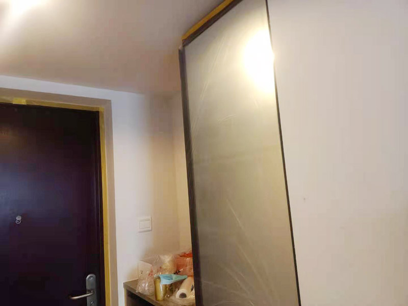 墻面家具成品保護(hù)：裝修工程成品保護(hù)包括玻璃幕墻、鋁合金成品保護(hù)、電訊通訊成品保護(hù)、木門成品保護(hù)，地面、墻面成品保護(hù)，水電成品保護(hù)，消防人防設(shè)備成品保護(hù)，通風(fēng)空調(diào)專業(yè)成品保護(hù)，吊頂成品保護(hù)以及石材成品保護(hù)。