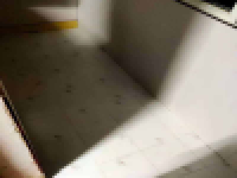  衛(wèi)生間貼瓷磚多少錢(qián)不能一概而論，因?yàn)榇纱u的品牌，尺寸不同，價(jià)格自然不同。因此貼起來(lái)也是不同的，所以衛(wèi)生間貼瓷磚多少錢(qián)還要看裝修公司的具體報(bào)價(jià)表了。或者可以直接半包自己訂瓷磚，然只早人工服務(wù)價(jià)格就會(huì)實(shí)惠且明確一些。