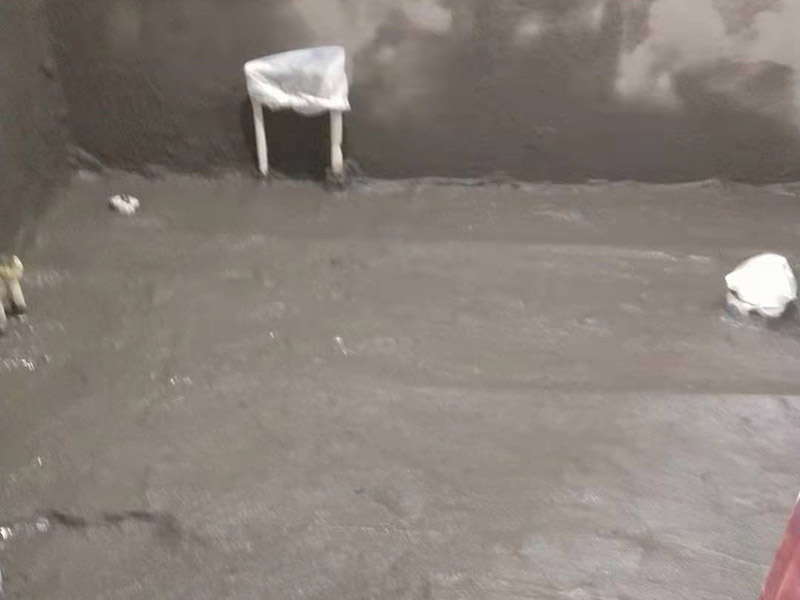 衛(wèi)生間貼磚裝修:衛(wèi)生間貼磚的流程首先先清掃地面，水泥砂漿找平，接著再定標高，彈線，地磚進水，攤鋪水泥砂漿，鋪貼石磚，最后灌縫，白水泥或者填縫劑都可以，或者做專業(yè)的美縫。