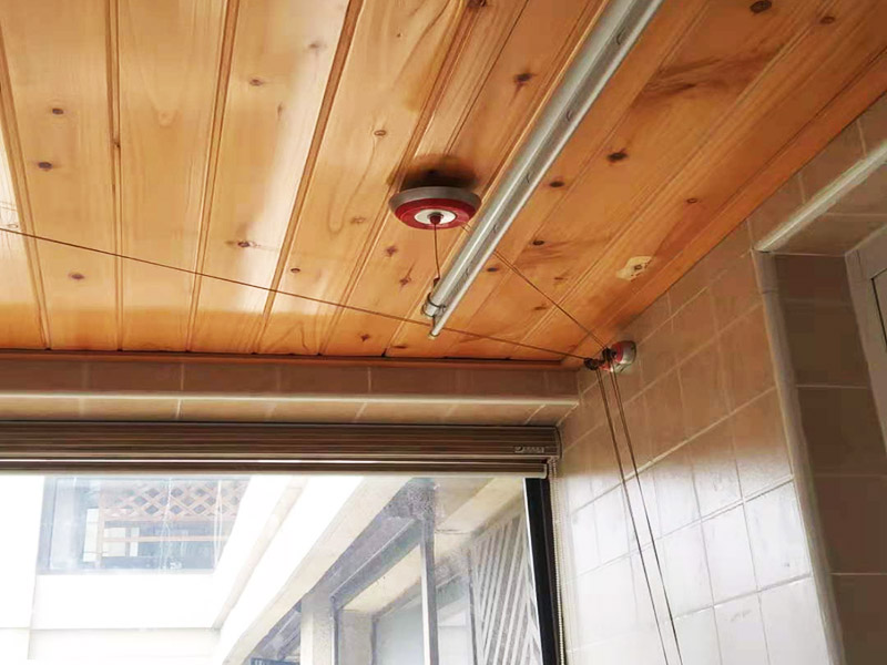 陽臺(tái)墻磚脫落修補(bǔ)