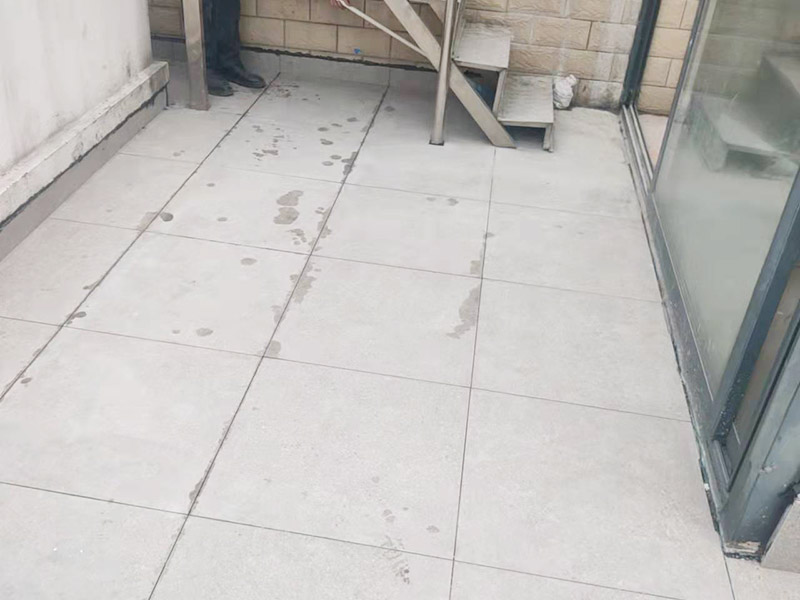 陽(yáng)臺(tái)地磚鋪貼