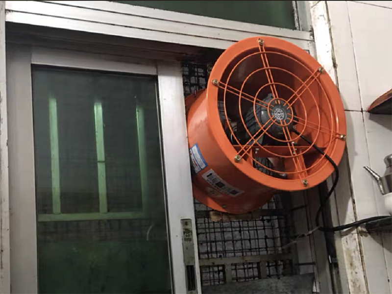 廚房排風(fēng)扇并不是離灶臺(tái)越近效果越好，低于60公分可能造成火災(zāi)