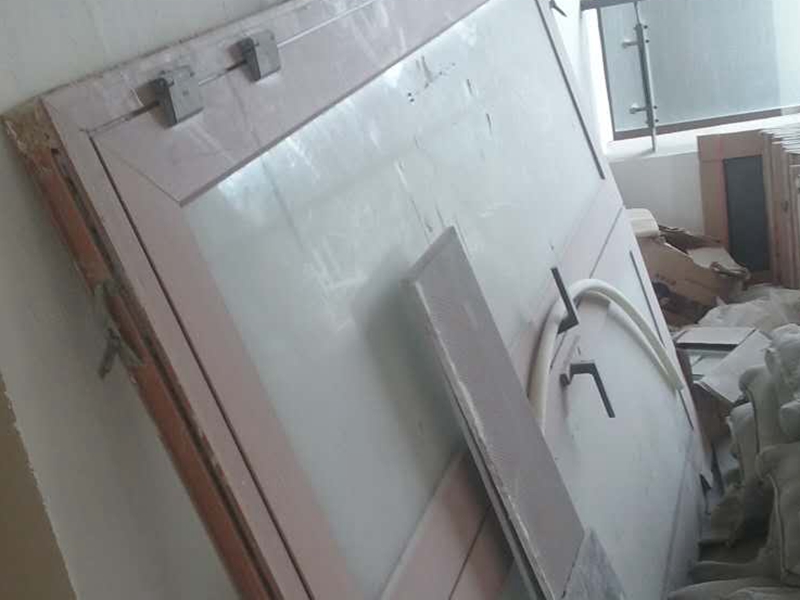 維修玻璃門電話,玻璃門碎了怎么辦？修理費用要多少？是不是只用換玻璃可以了