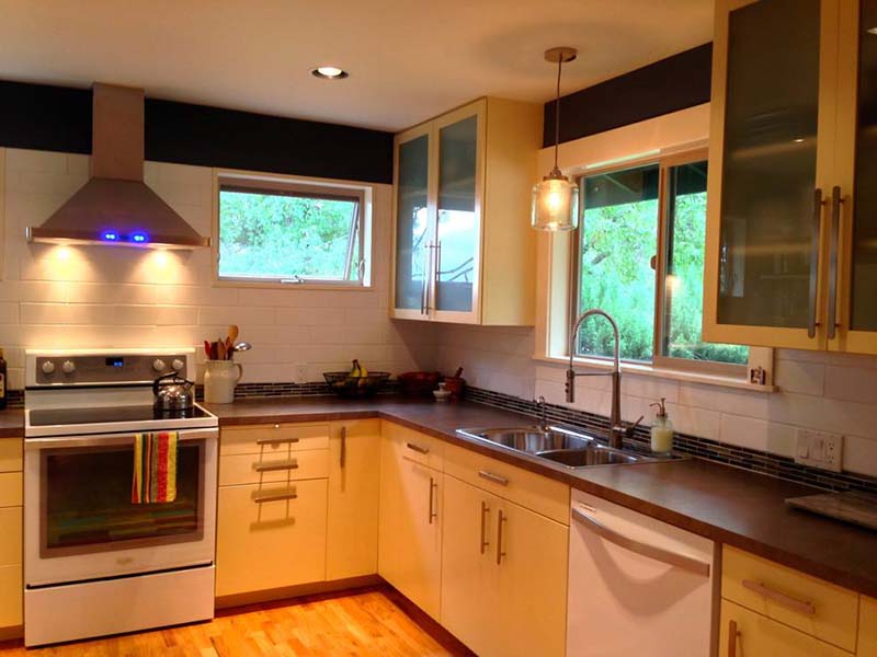 常熟電動門維修注意事項，常熟電動門與墻體連接方法