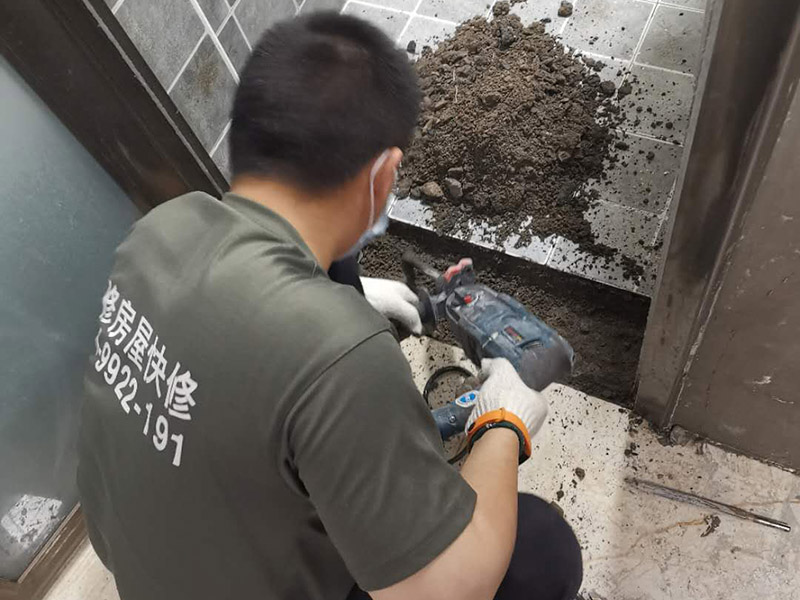 成都廚房翻新瓷磚不想敲怎么辦，廚房老瓷磚不拆怎么翻新