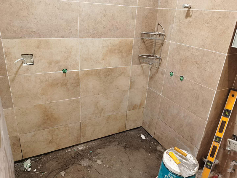 武漢貼磚公司如何保證墻上的瓷磚不脫落，貼磚師傅有什么技巧嗎