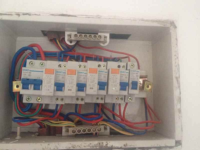  家里跳閘了推上去沒電，可能是出現(xiàn)了漏電保護器或者線路漏電的問題