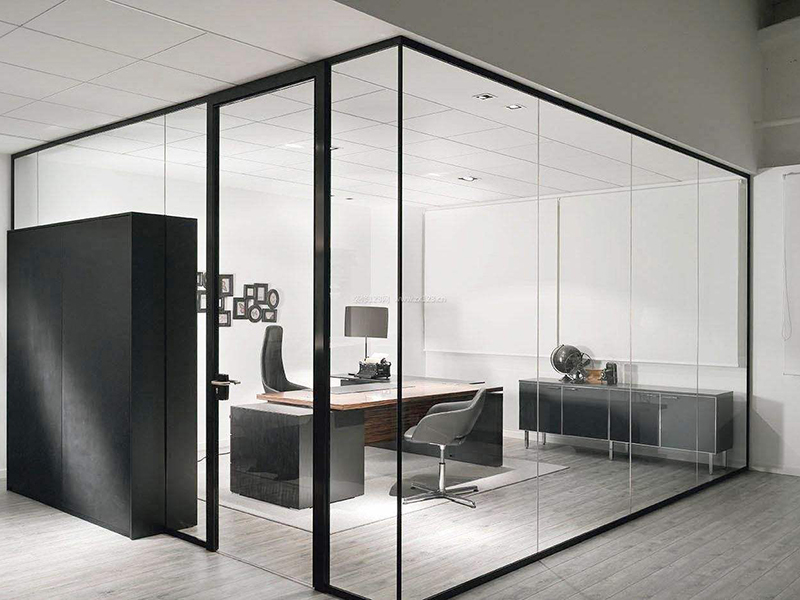 維修玻璃門地彈簧，不必東奔西走，一個(gè)電話預(yù)約上門維修玻璃門