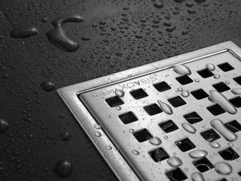 地漏總是反味有異味偶爾還有小飛蟲，保證地漏清潔是解決問題的根本