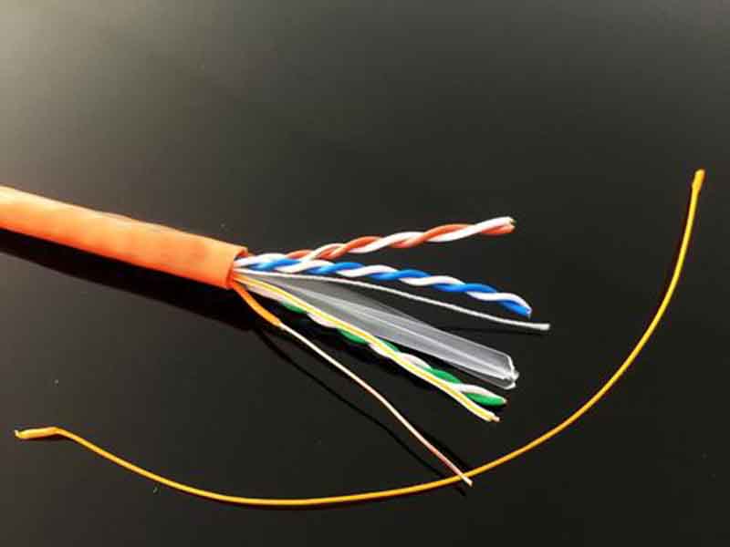 更換墻內(nèi)網(wǎng)線有技巧，兩人配合效率高，換線高手哪里找