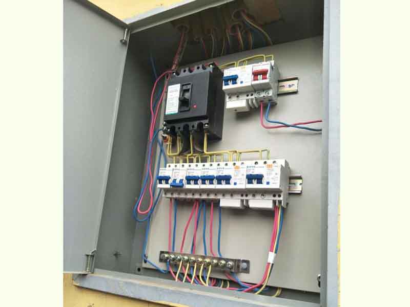  家里跳閘了推上去沒電，可能是出現(xiàn)了漏電保護器或者線路漏電的問題