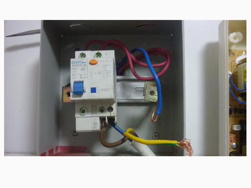 跳閘了怎么恢復(fù)用電，直接推上去是沒(méi)有用的，這樣處理更方便哦