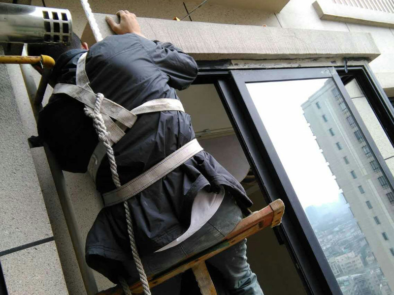 外墻防水補(bǔ)漏成因，室內(nèi)外溫差致雨水經(jīng)