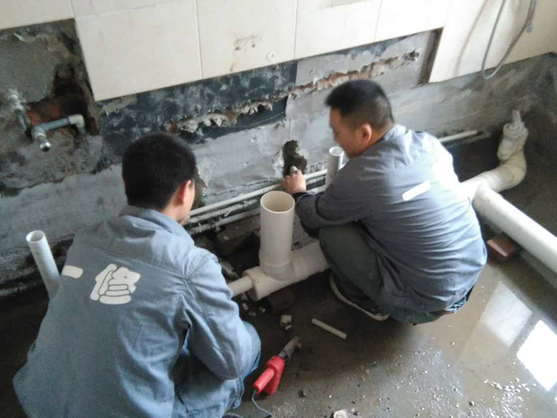 排水管安裝要點(diǎn)，管道粘接前應(yīng)對(duì)承插口