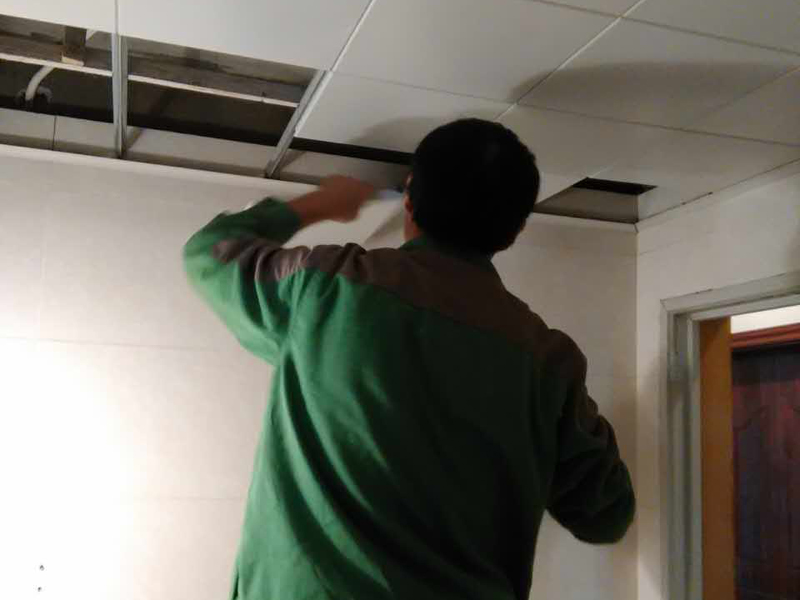 浴霸安裝方法詳解，浴霸位置應(yīng)位于人背