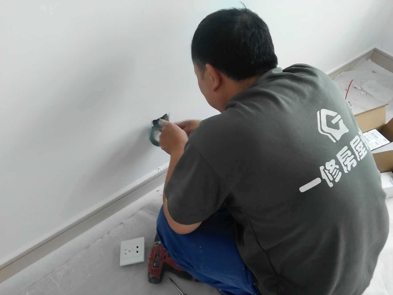 一修墻面鼓包維修、局部找平、陽臺漏水