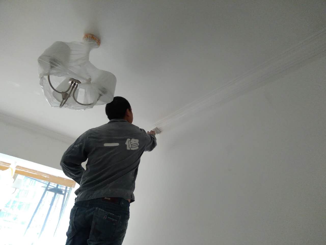 一修墻面漏水處理、廁所貼瓷磚、燈具安