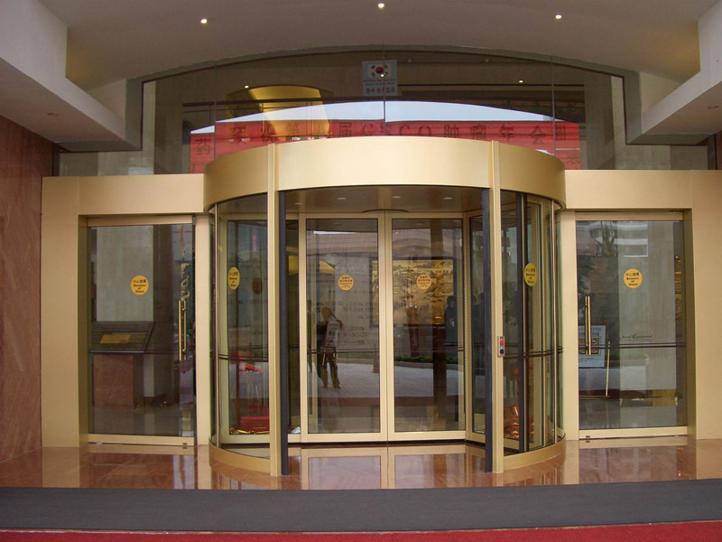 自動(dòng)伸縮門維修方法，必須安裝在干燥、