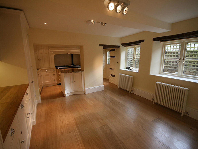 舊實(shí)木地板翻新改色，家用實(shí)木地板哪種