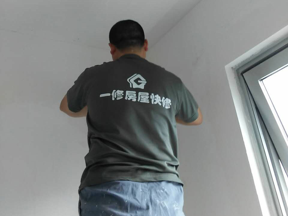 墻面有孔洞太難看？一修房屋快修老師傅