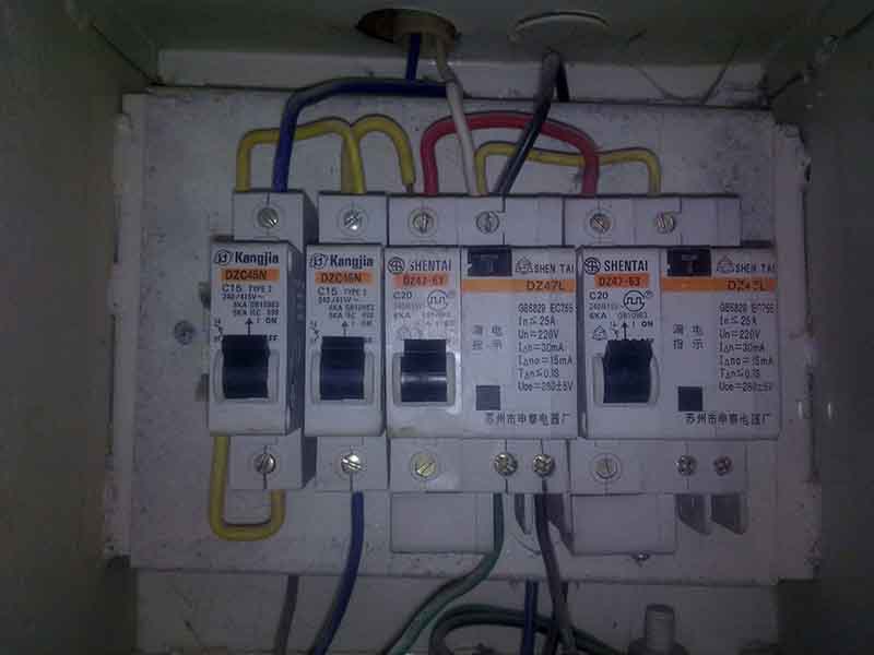 總開關跳閘后推不上去的原因是什么，為