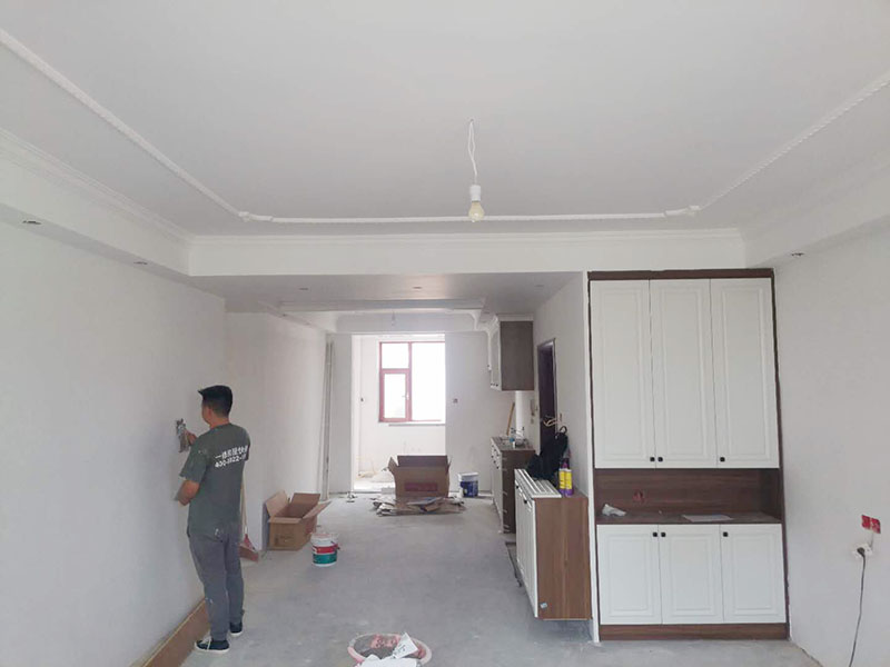 家里墻面太臟想刷白找誰方便，老房子快