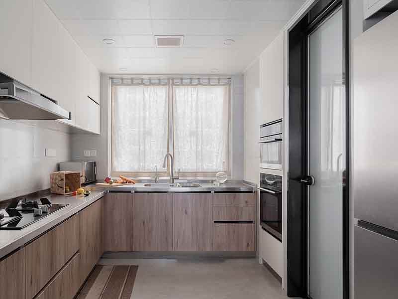 定制櫥柜多少錢一米，實(shí)木櫥柜價(jià)格是怎