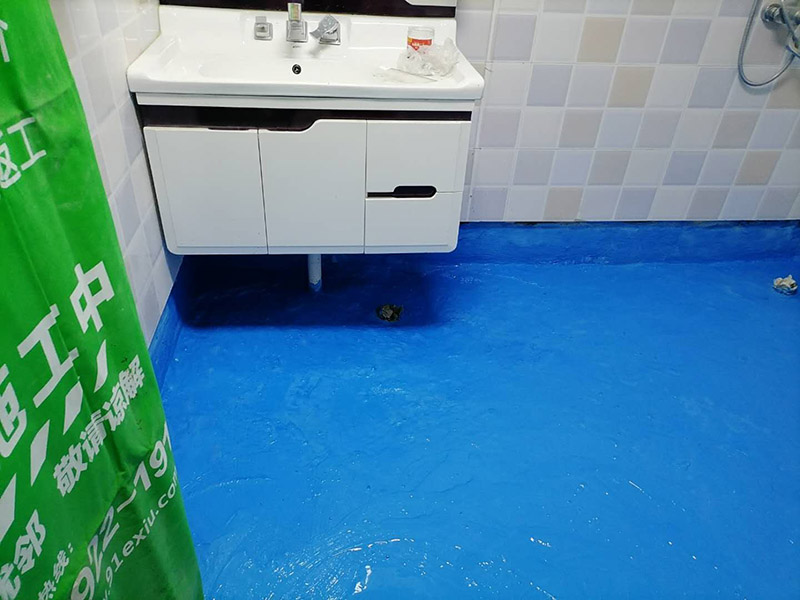 衛(wèi)生間漏水很嚴重，衛(wèi)生間砸地磚重做防