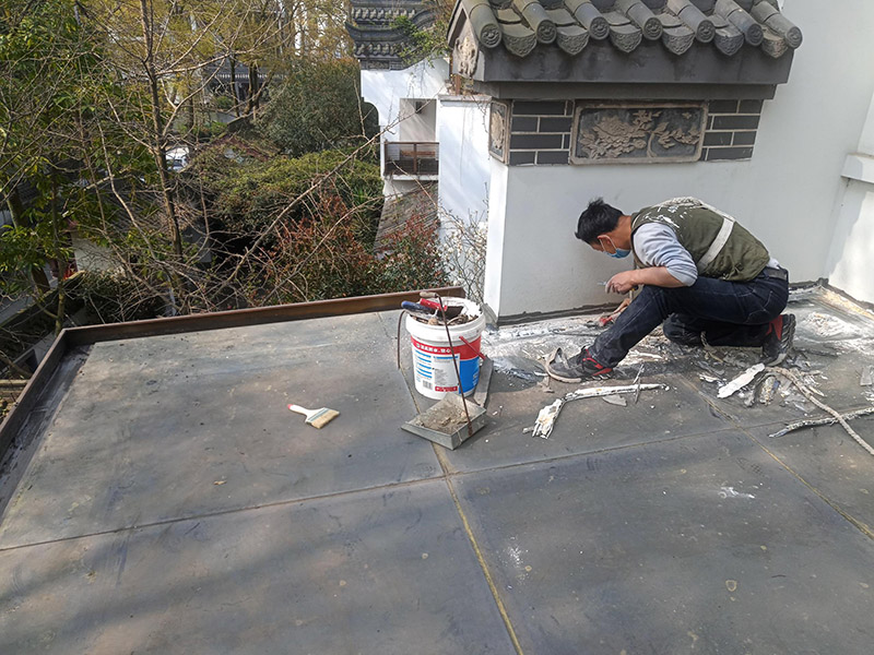 重慶｜8年前的老房屋頂漏水，維修師傅