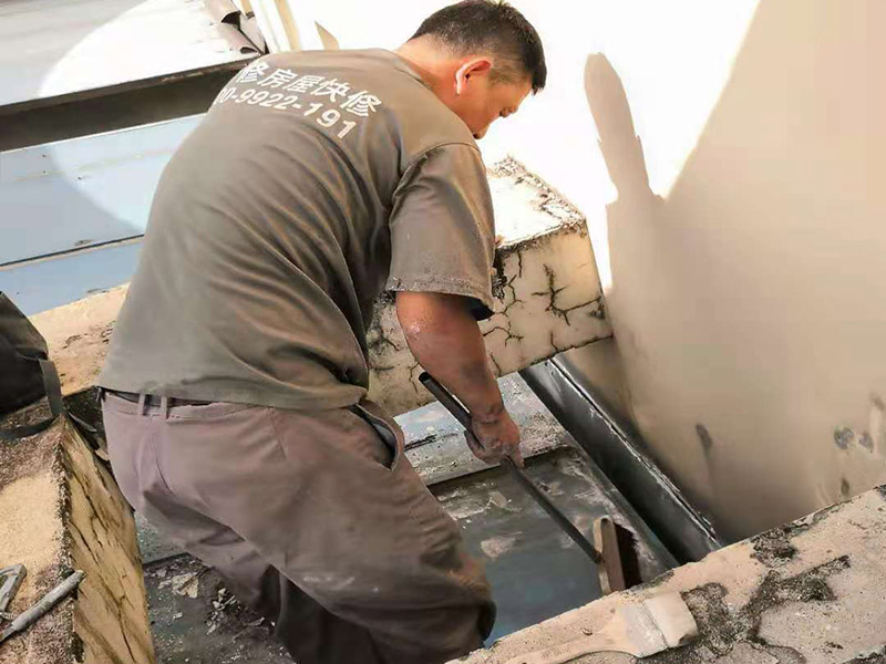 重慶平房漏雨維修，正規(guī)公司都在用的方