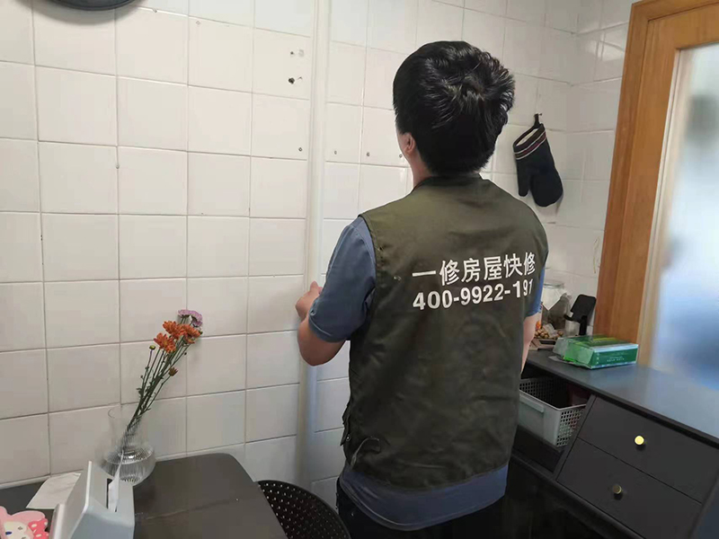 天河區(qū)地磚防水多少錢一平米？不敲瓷磚